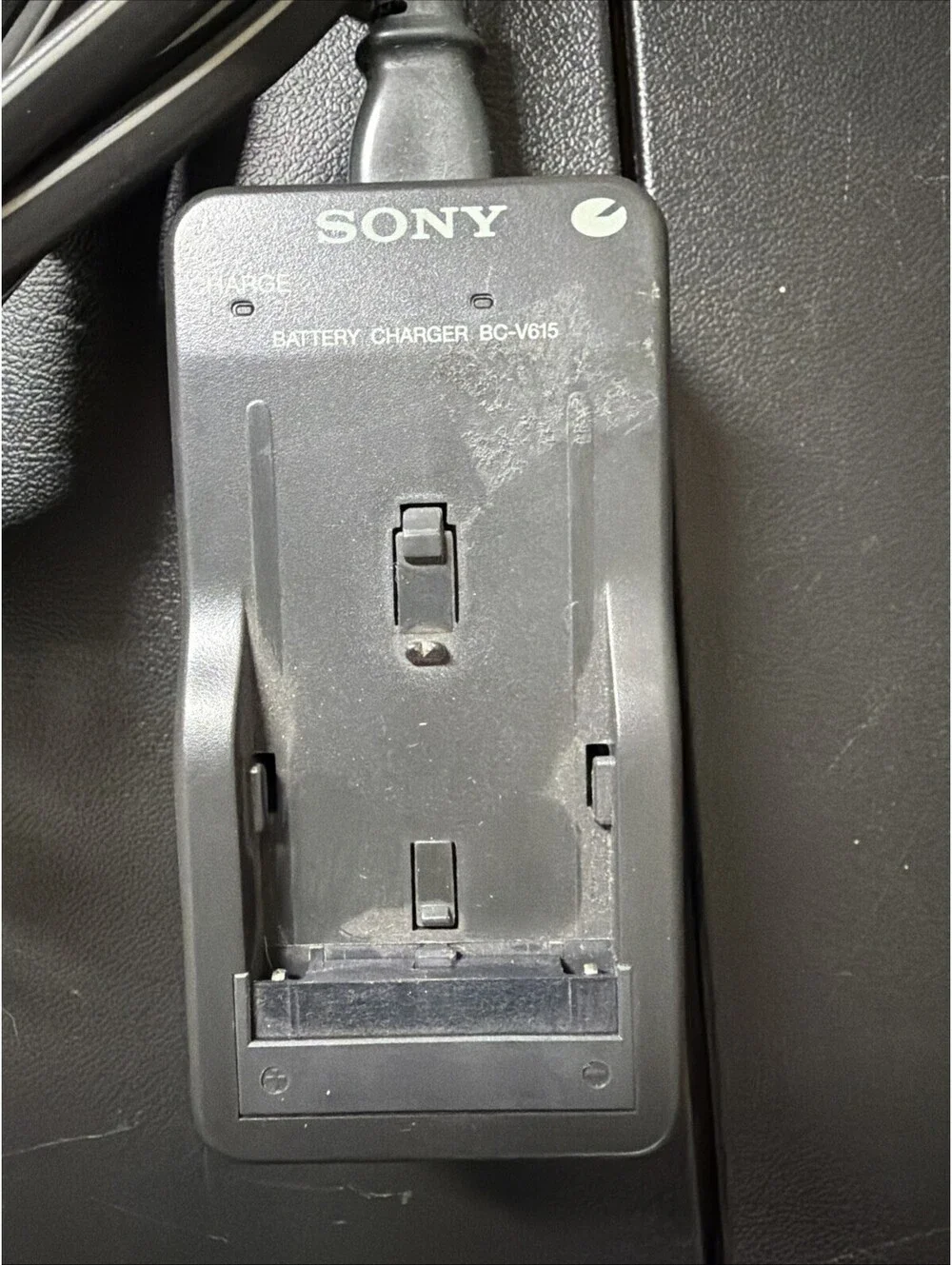 Sony BC-V615 Battery Charger - For Sony NP-F Series - TESTED